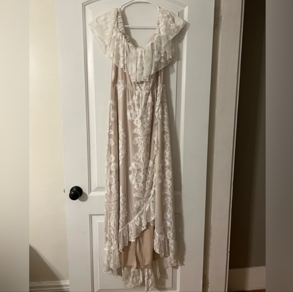 Off the Shoulder Lace Midi Dress - Picture 2 of 3